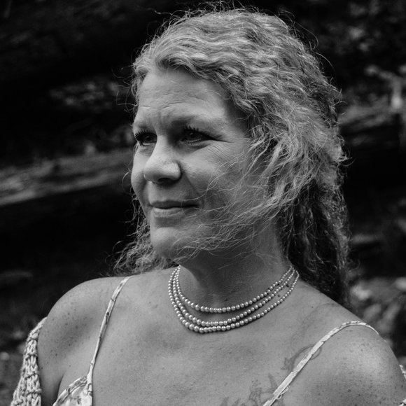 Meet your Posher, Sarah - Picture 2 of 2